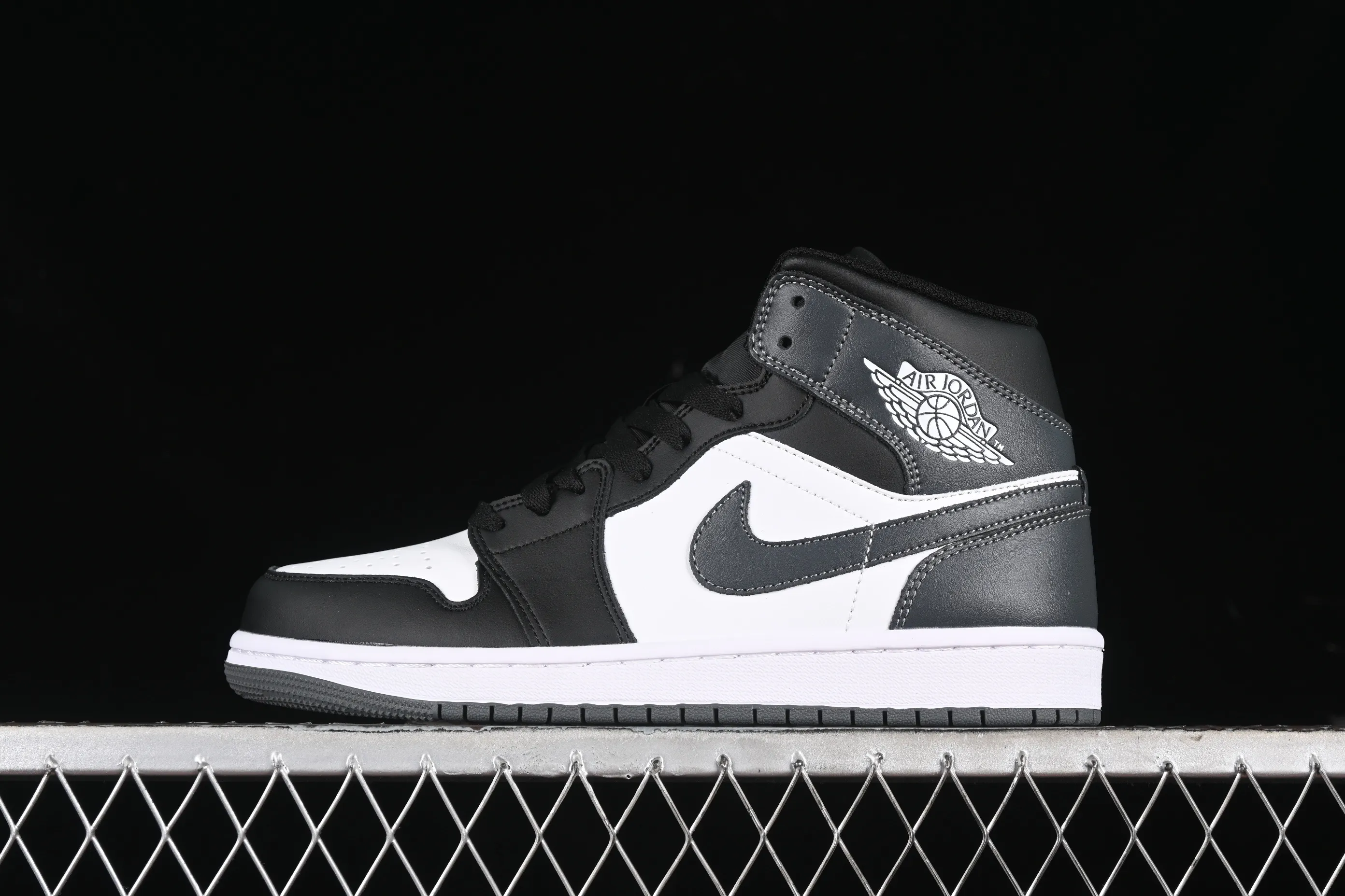 All categories Air Jordan Jordan series basketball shoes Air Jordan 1 Mid Air Jordan 1 Mid AJ1 Joe 1 white black gray Chinese culture and leisure sneakers DQ8426-001